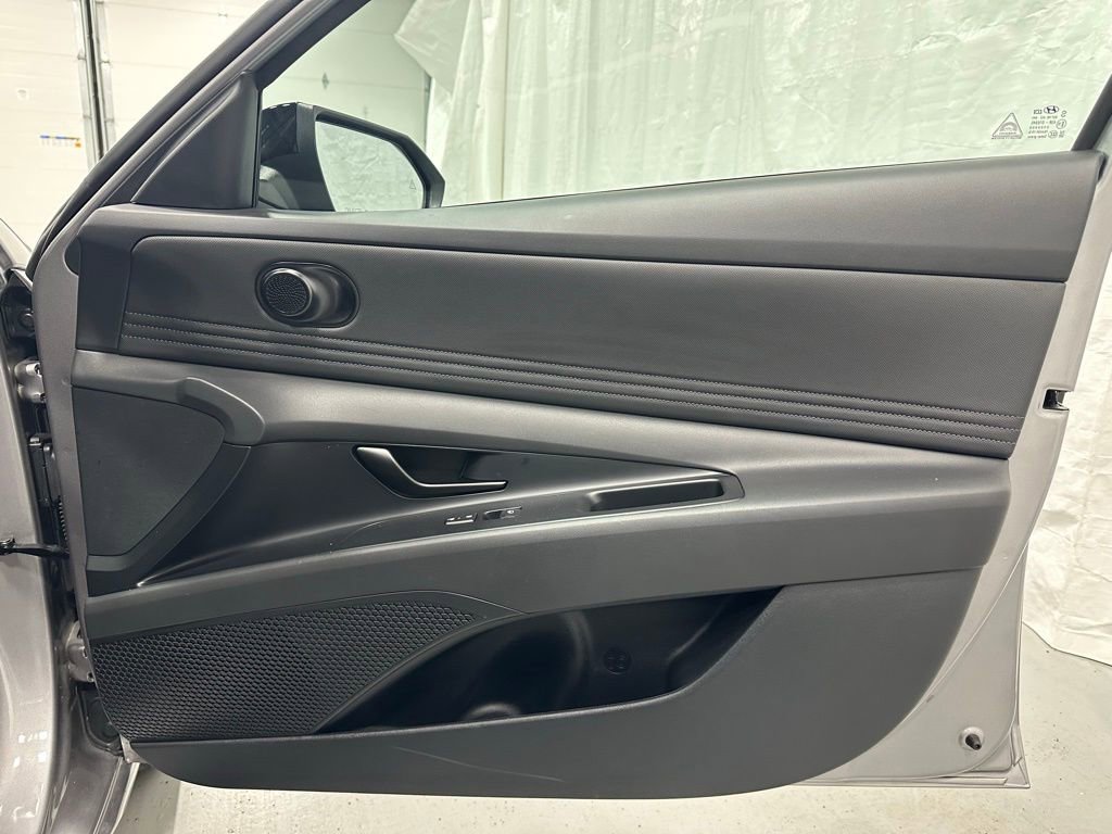 Used 2025 Hyundai Elantra Sport image 48