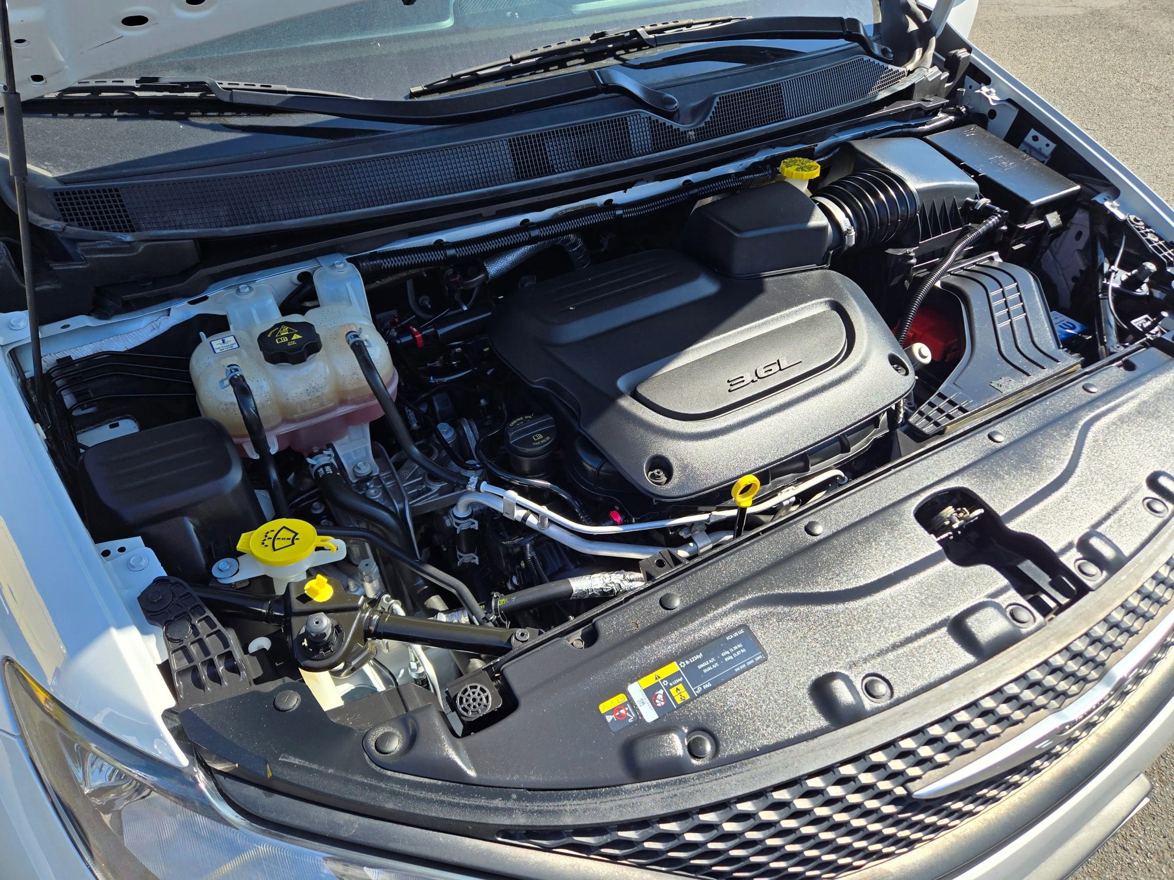 Used 2022 Chrysler Voyager LX image 53