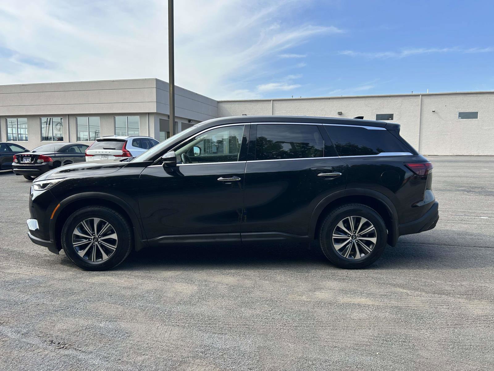 Used 2023 INFINITI QX60 Pure image 6