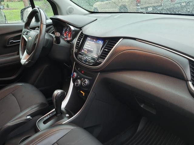 Used 2020 Chevrolet Trax LT w/ LT Convenience Package AWD/4WD image 19