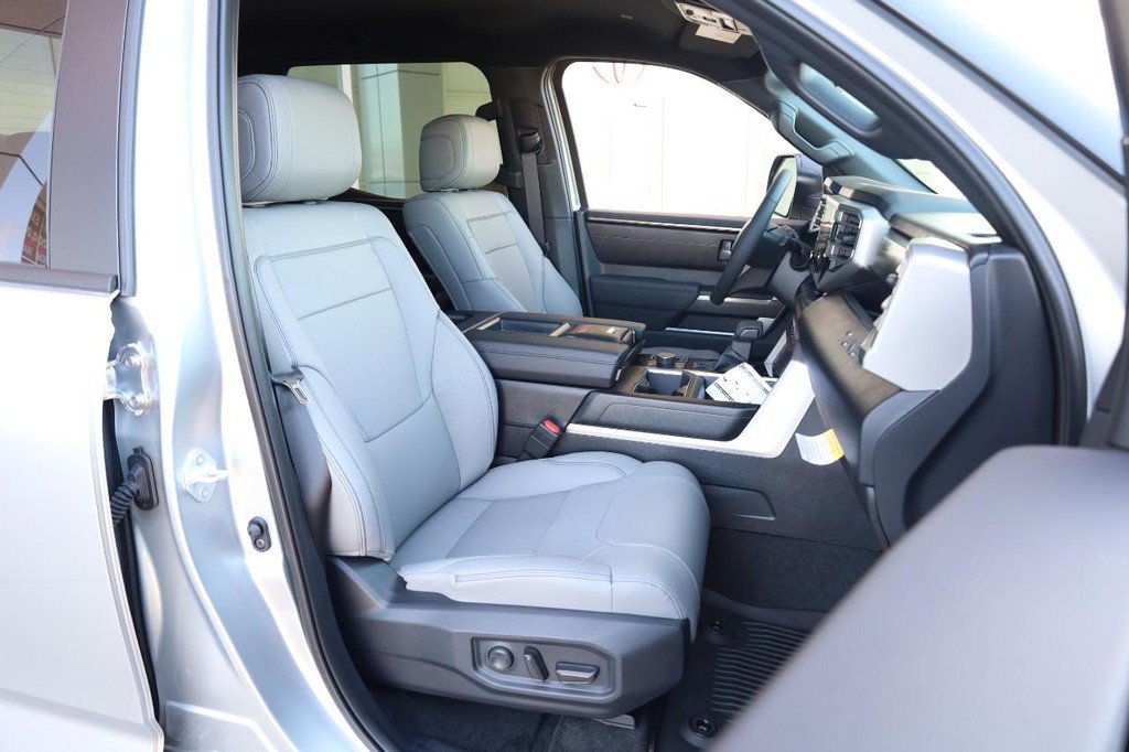 New 2026 Toyota Tundra SR5 w/ TRD Off-Road Premium Package AWD/4WD image 24