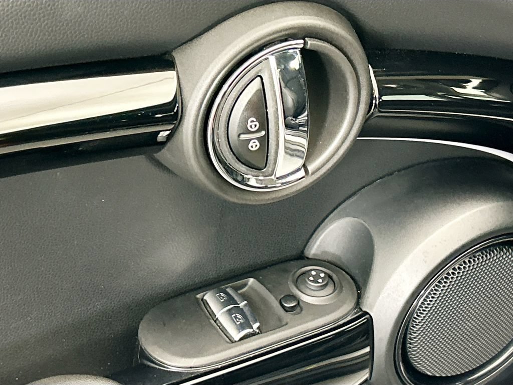 Used 2024 MINI Cooper SE FWD image 25