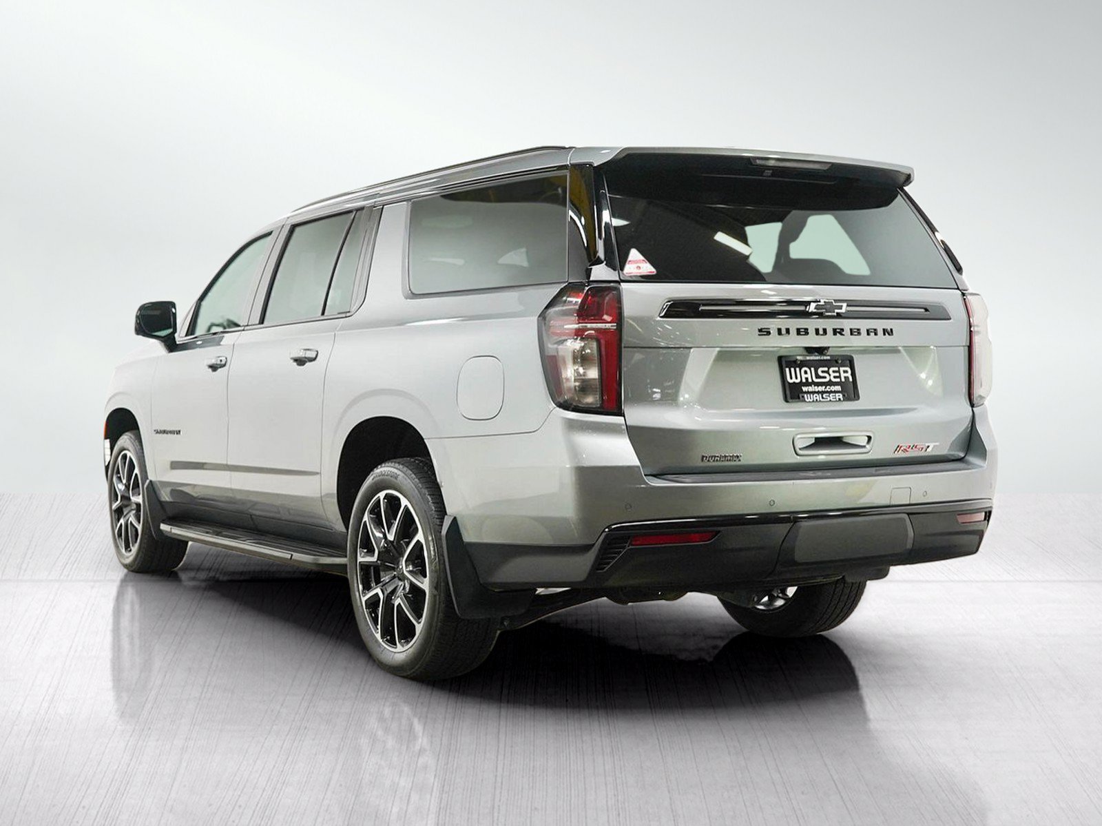 Used 2023 Chevrolet Suburban RST w/ Luxury Package AWD/4WD image 3
