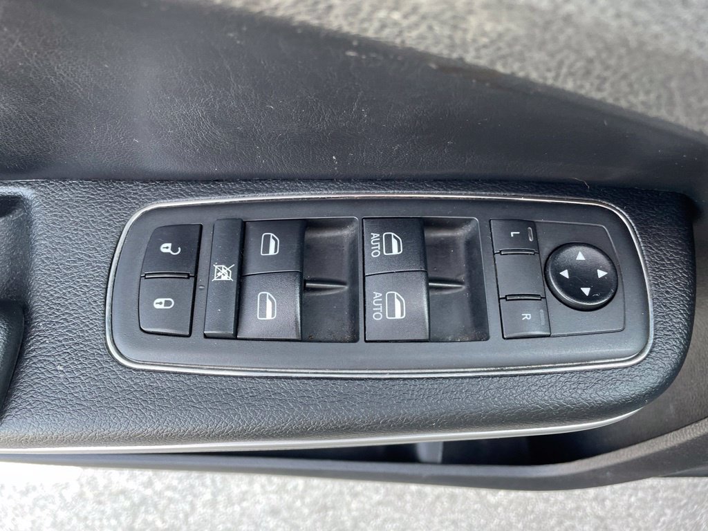 Used 2020 Chrysler 300 Limited AWD/4WD image 13