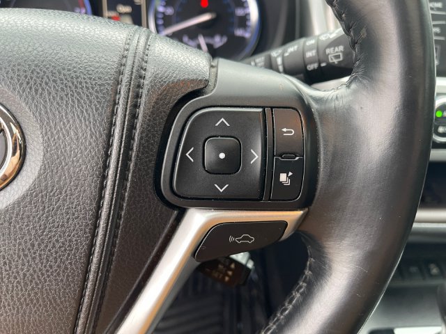 Used 2014 Toyota Highlander Limited Platinum AWD/4WD image 34