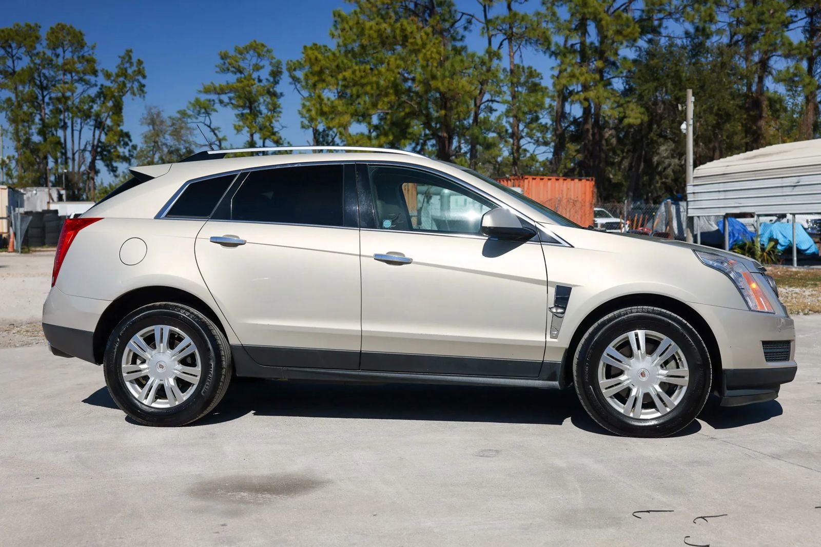 Used 2010 Cadillac SRX Luxury image 7