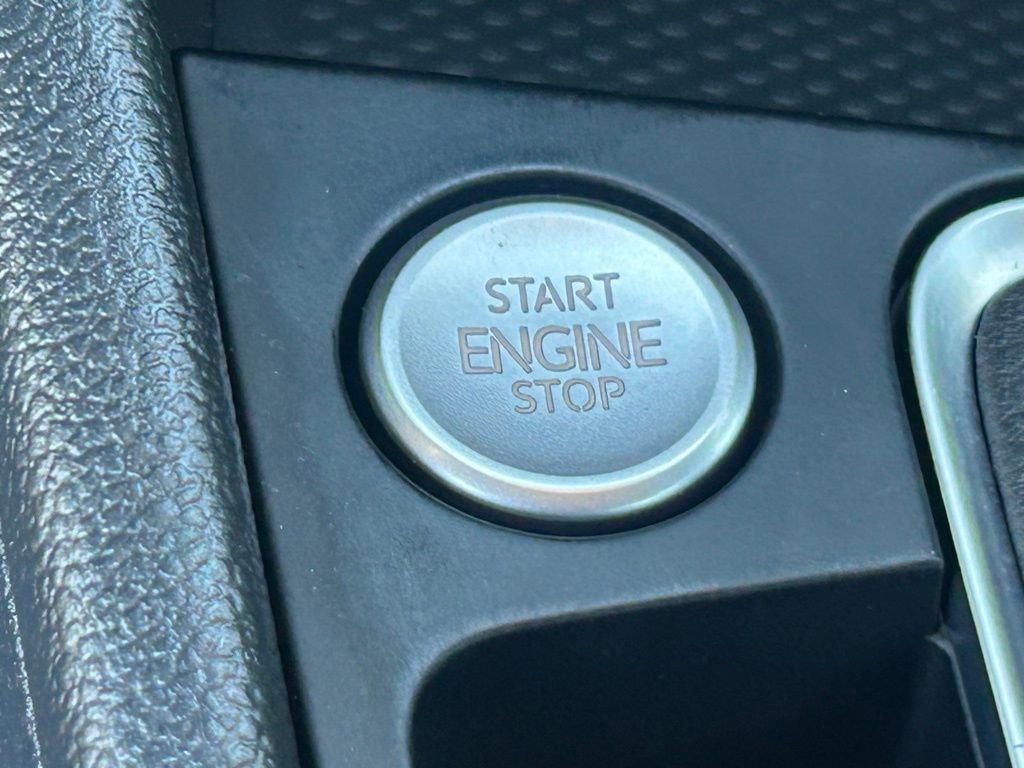 Used 2025 Volkswagen Jetta SE image 39