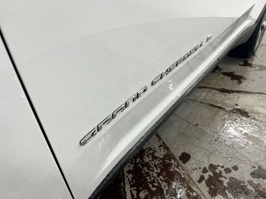 New 2025 Jeep Grand Cherokee L Limited w/ Luxury Tech Group II image 28