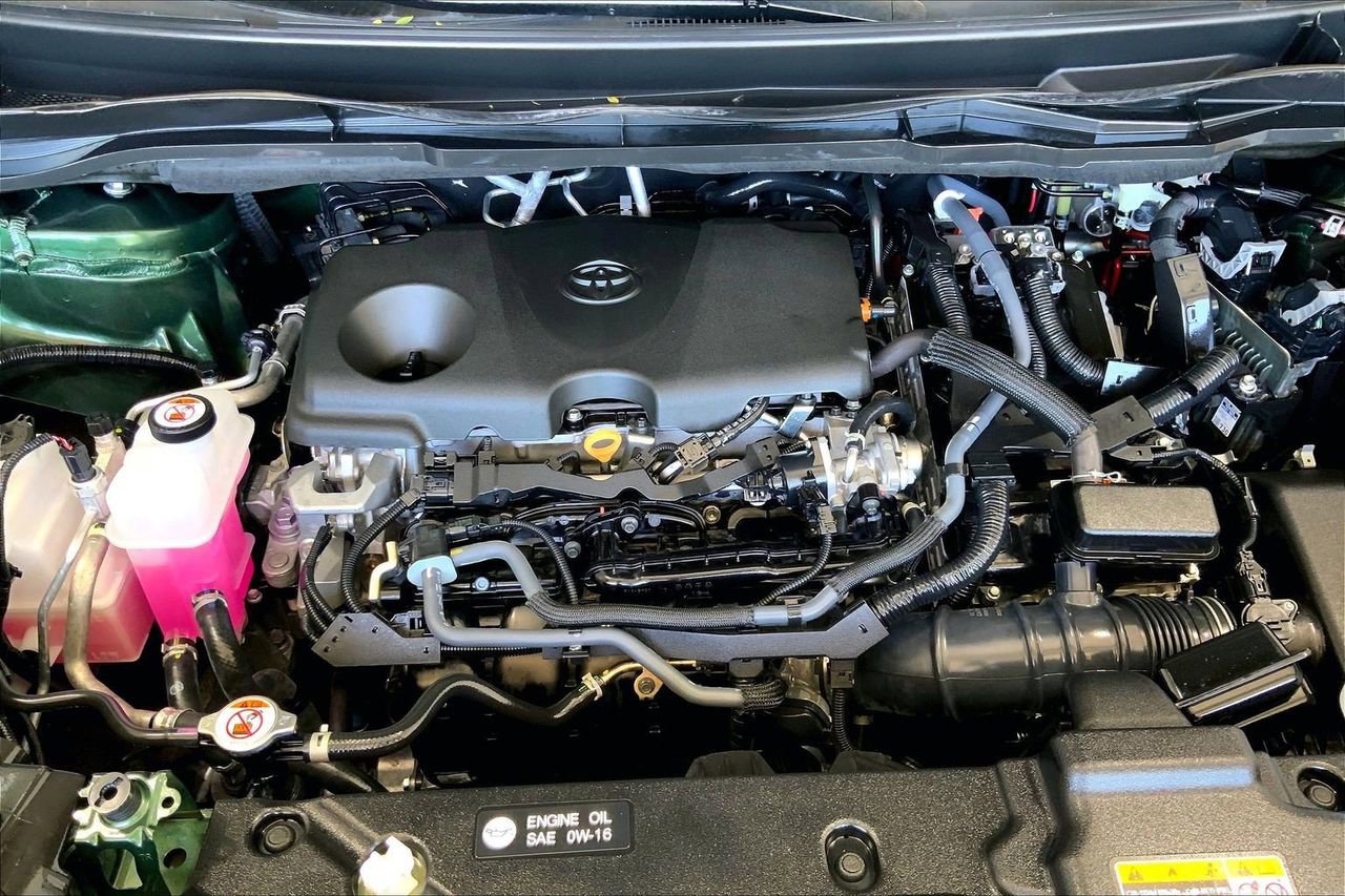 Used 2024 Toyota Sienna LE image 9