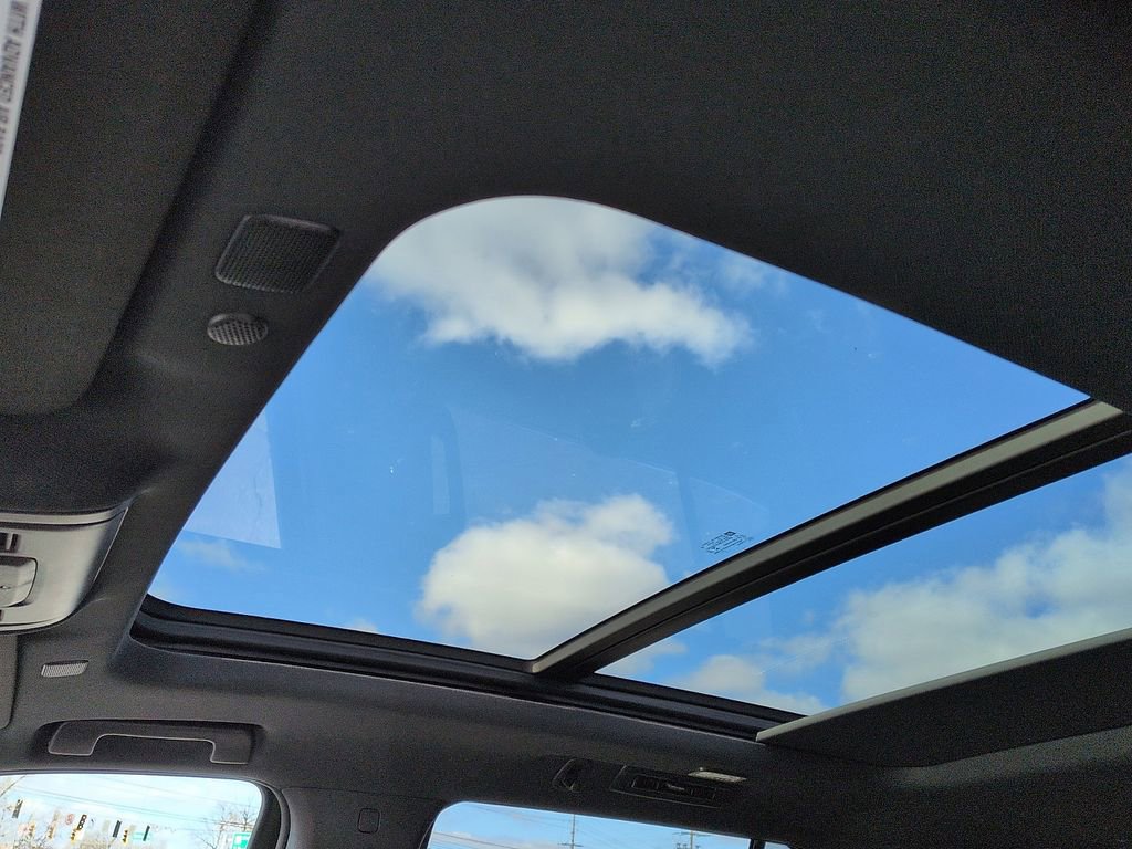 Used 2022 Chevrolet Tahoe High Country w/ Premium Package AWD/4WD image 10