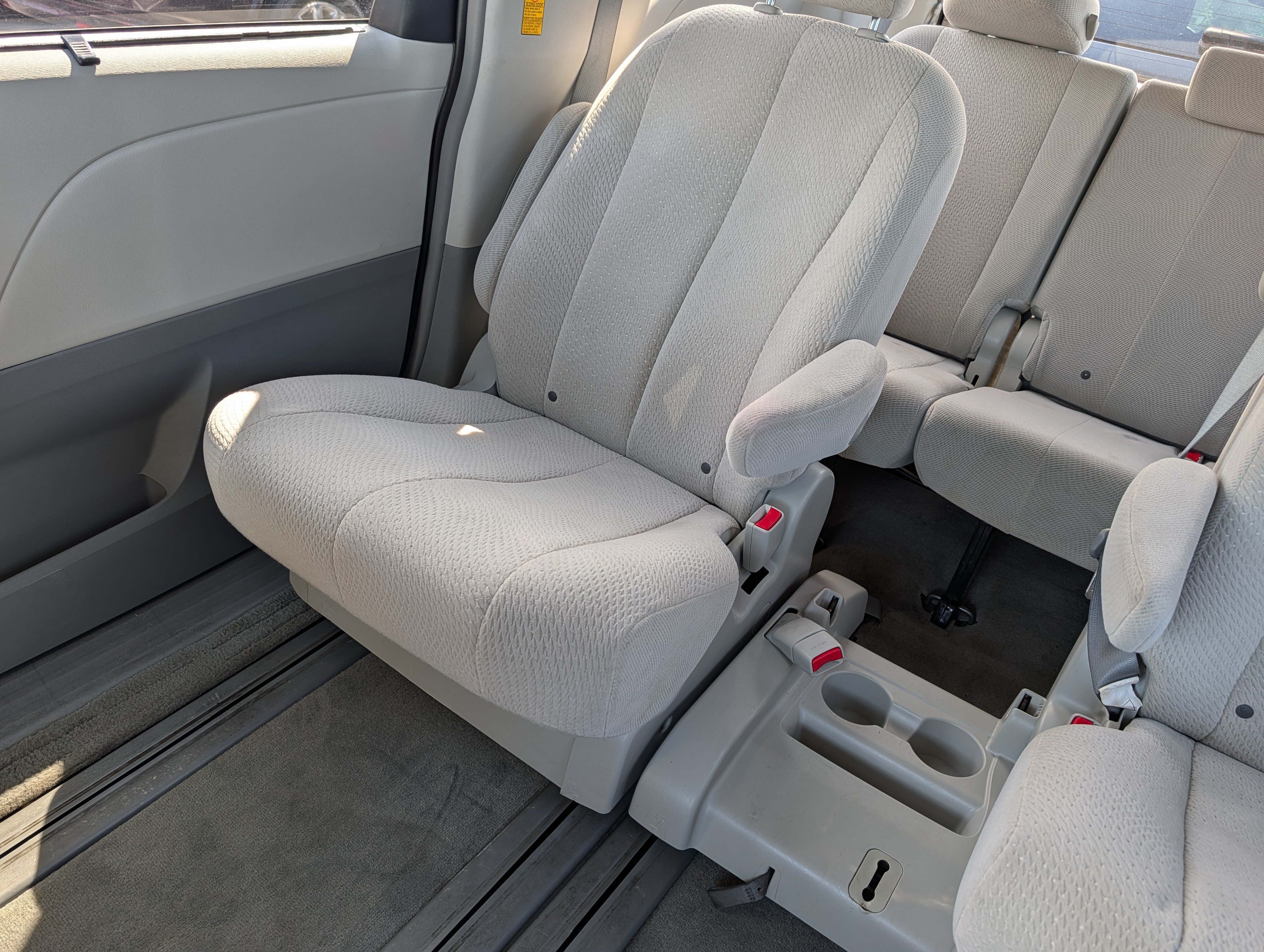 Used 2014 Toyota Sienna LE FWD image 12