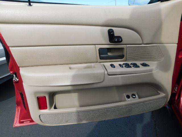Used 2003 Ford Crown Victoria LX image 10