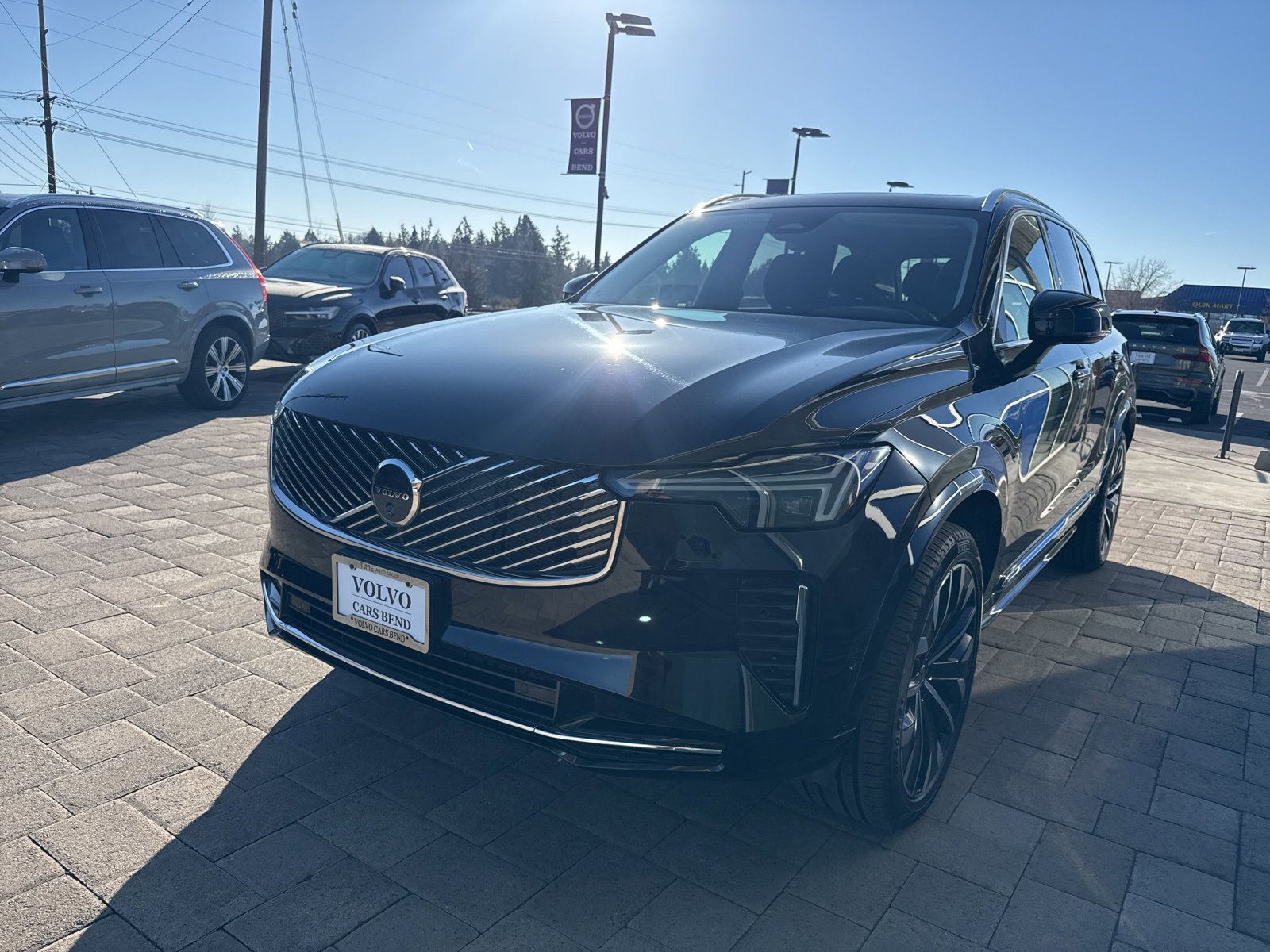Certified 2025 Volvo XC90 B6 Plus image 3