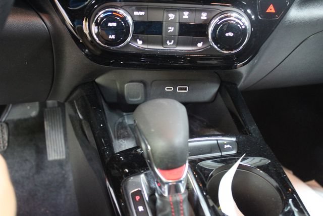 Used 2024 Chevrolet Trax RS w/ Sunroof Package FWD image 19