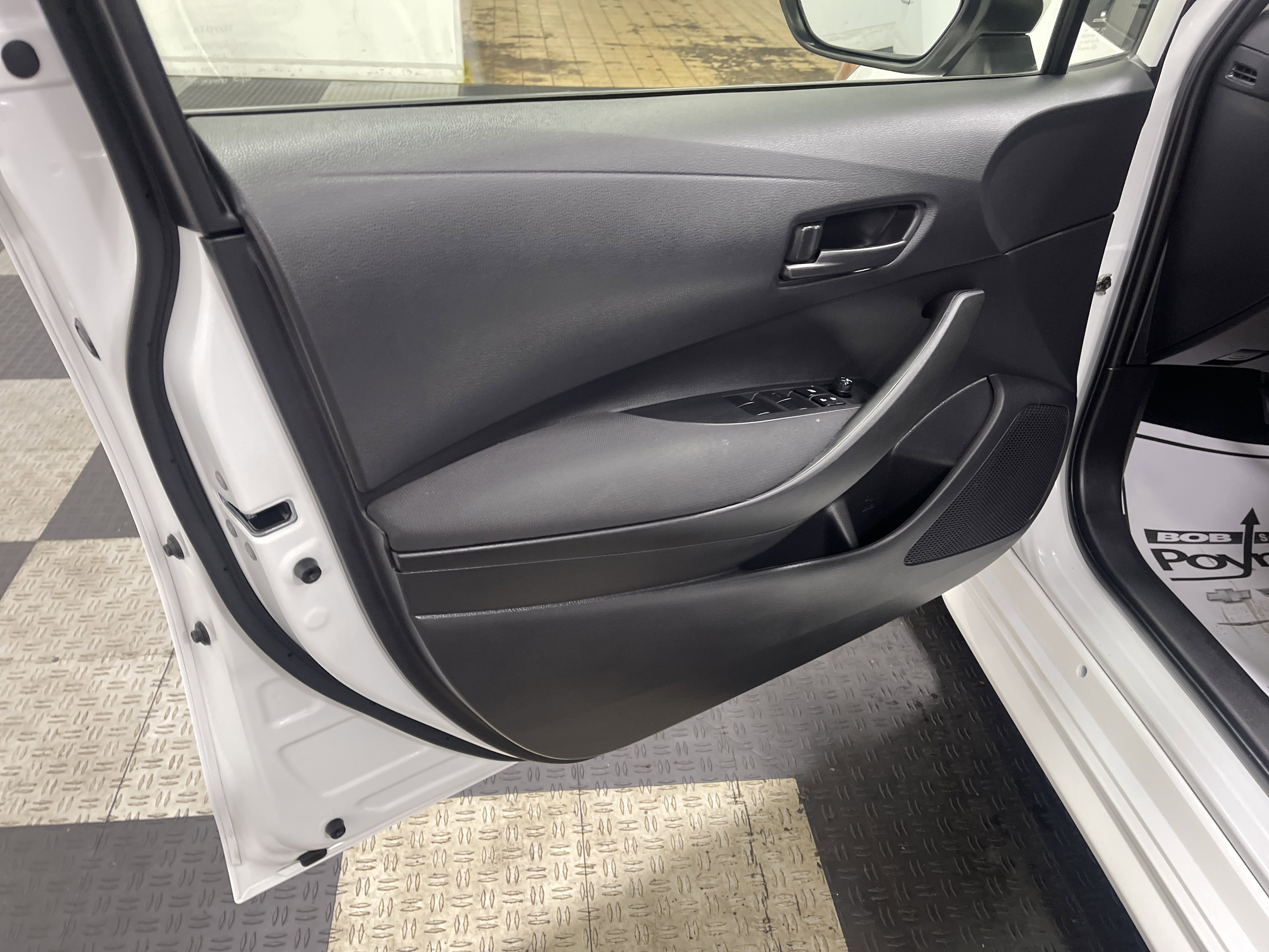 Used 2022 Toyota Corolla LE image 10