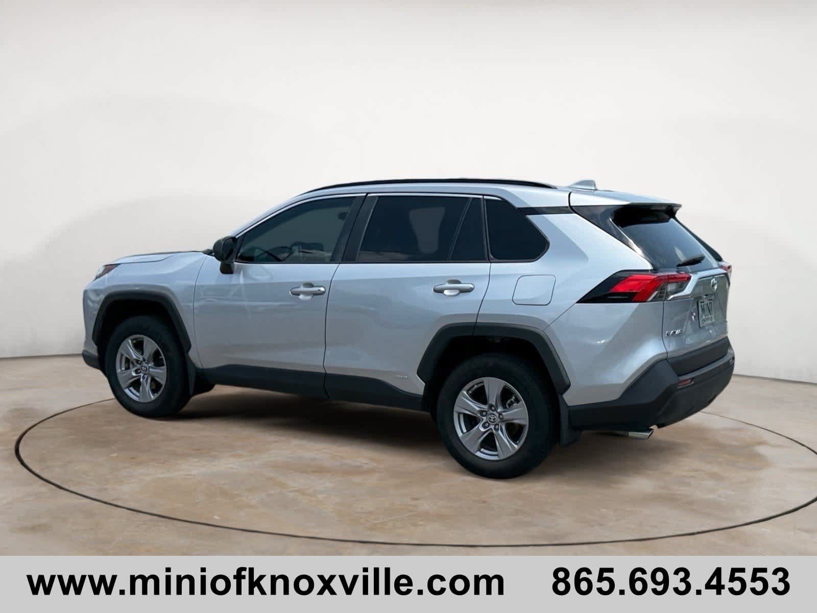 Used 2024 Toyota RAV4 LE AWD/4WD image 5