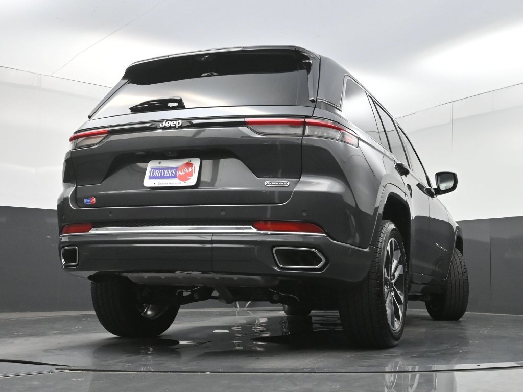 Used 2022 Jeep Grand Cherokee Overland w/ Luxury Tech Group IV RWD image 36