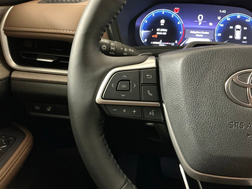 Used 2025 Toyota Grand Highlander AWD image 12