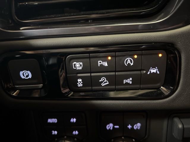 Used 2025 GMC Yukon XL AT4 Ultimate image 39