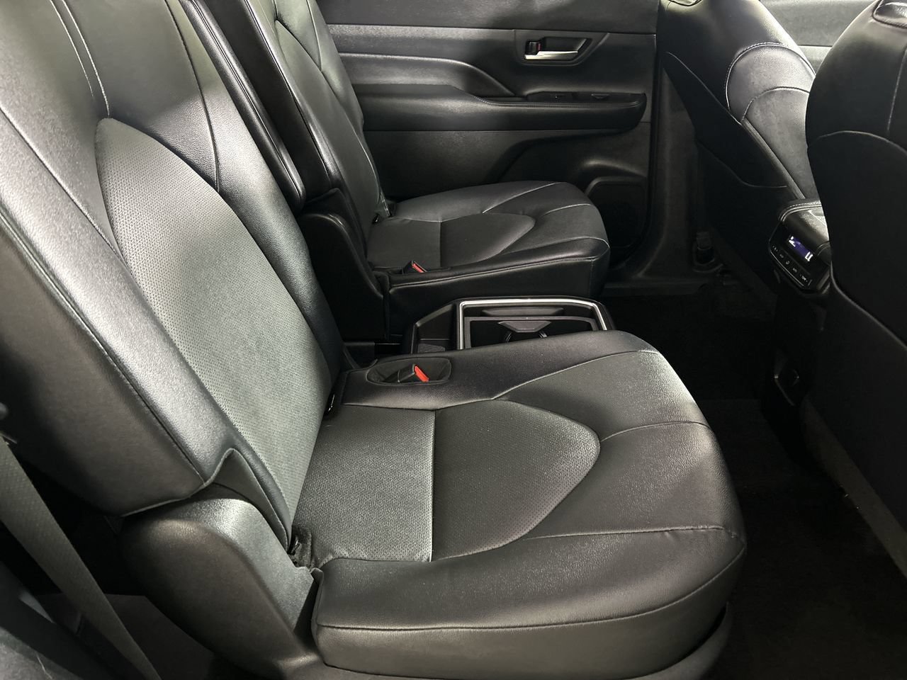 Used 2025 Toyota Grand Highlander AWD image 25