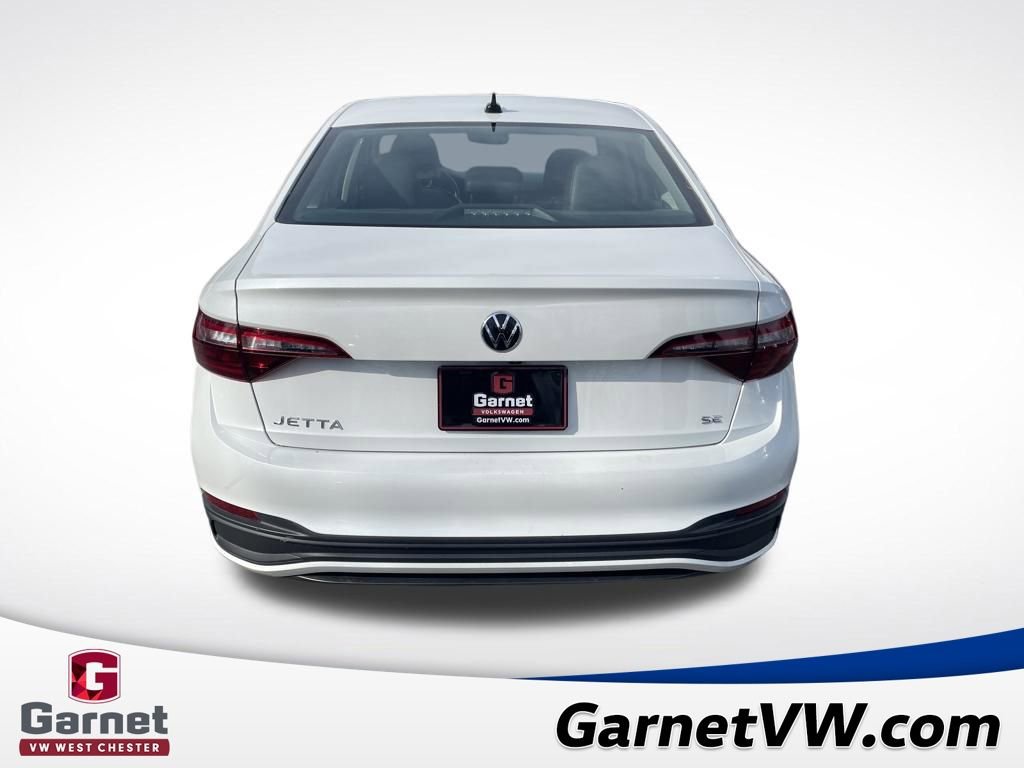 Used 2023 Volkswagen Jetta SE image 4