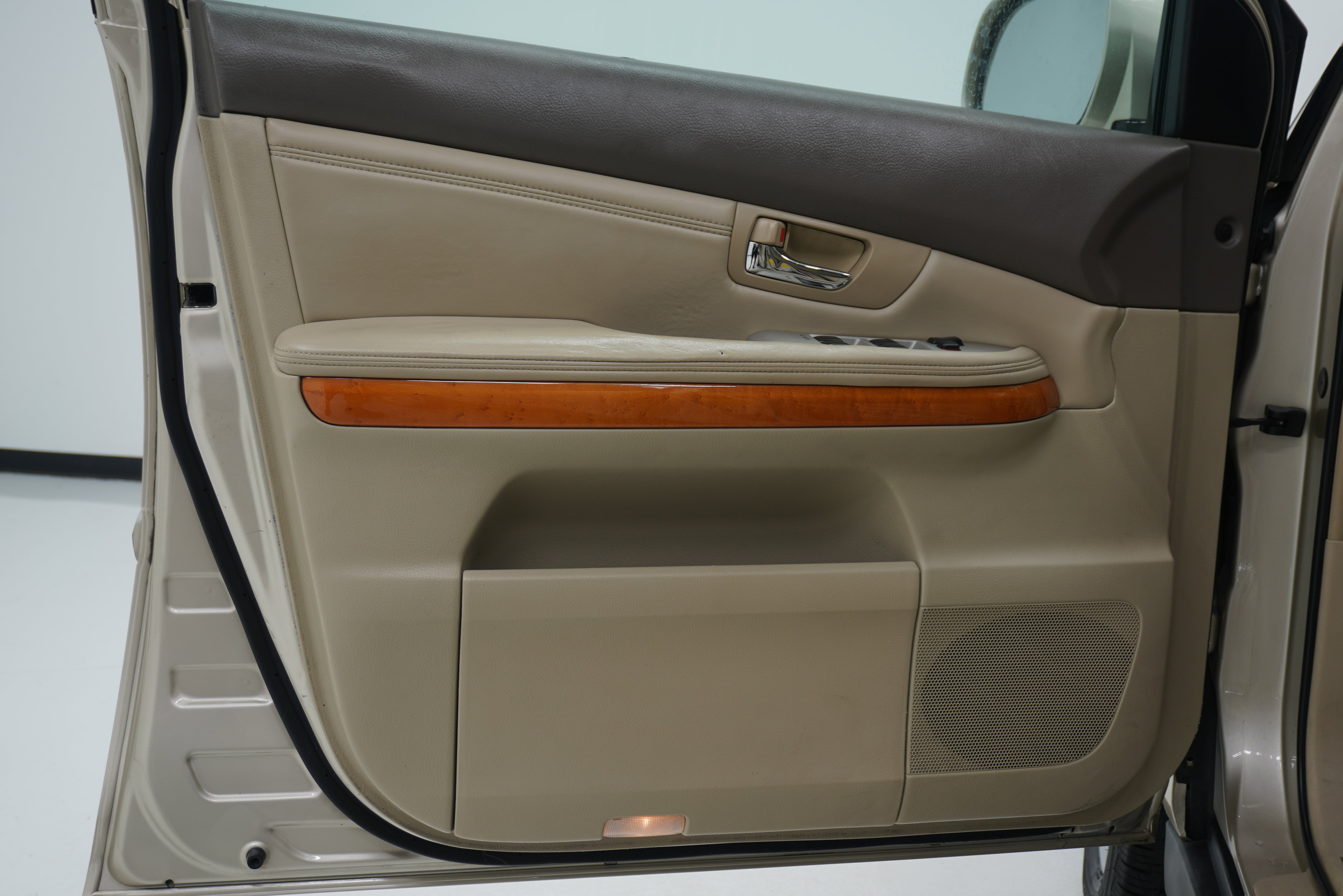 Used 2005 Lexus RX 330 FWD image 11