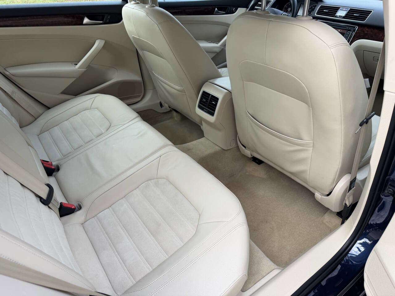 Used 2013 Volkswagen Passat 3.6 SEL Premium image 21