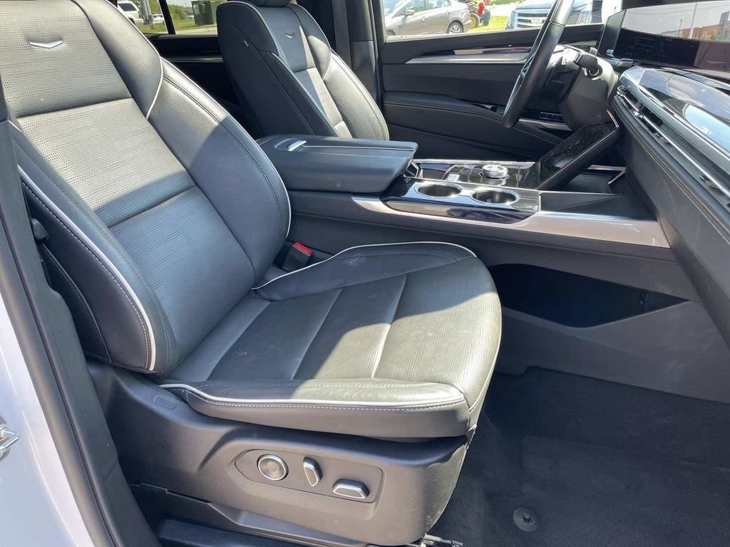 Certified 2025 Cadillac Escalade Sport AWD/4WD image 22