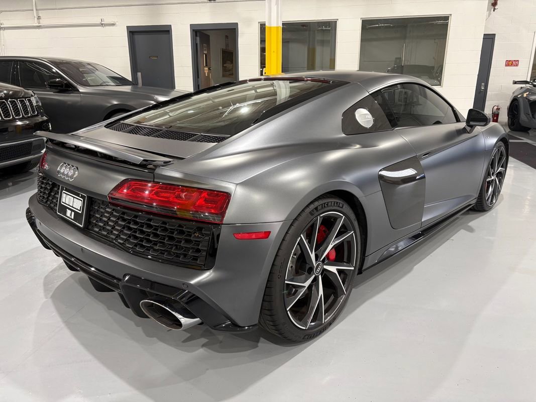 Used 2021 Audi R8 V10 w/ Premium Package image 7