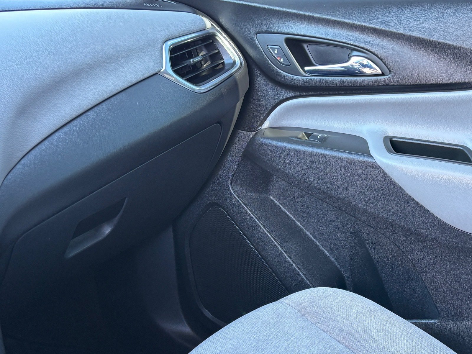Used 2024 Chevrolet Equinox LS w/ Midnight Edition FWD image 19