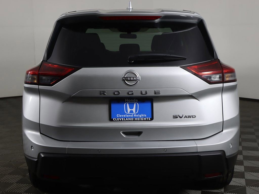 Used 2024 Nissan Rogue SV AWD/4WD image 10