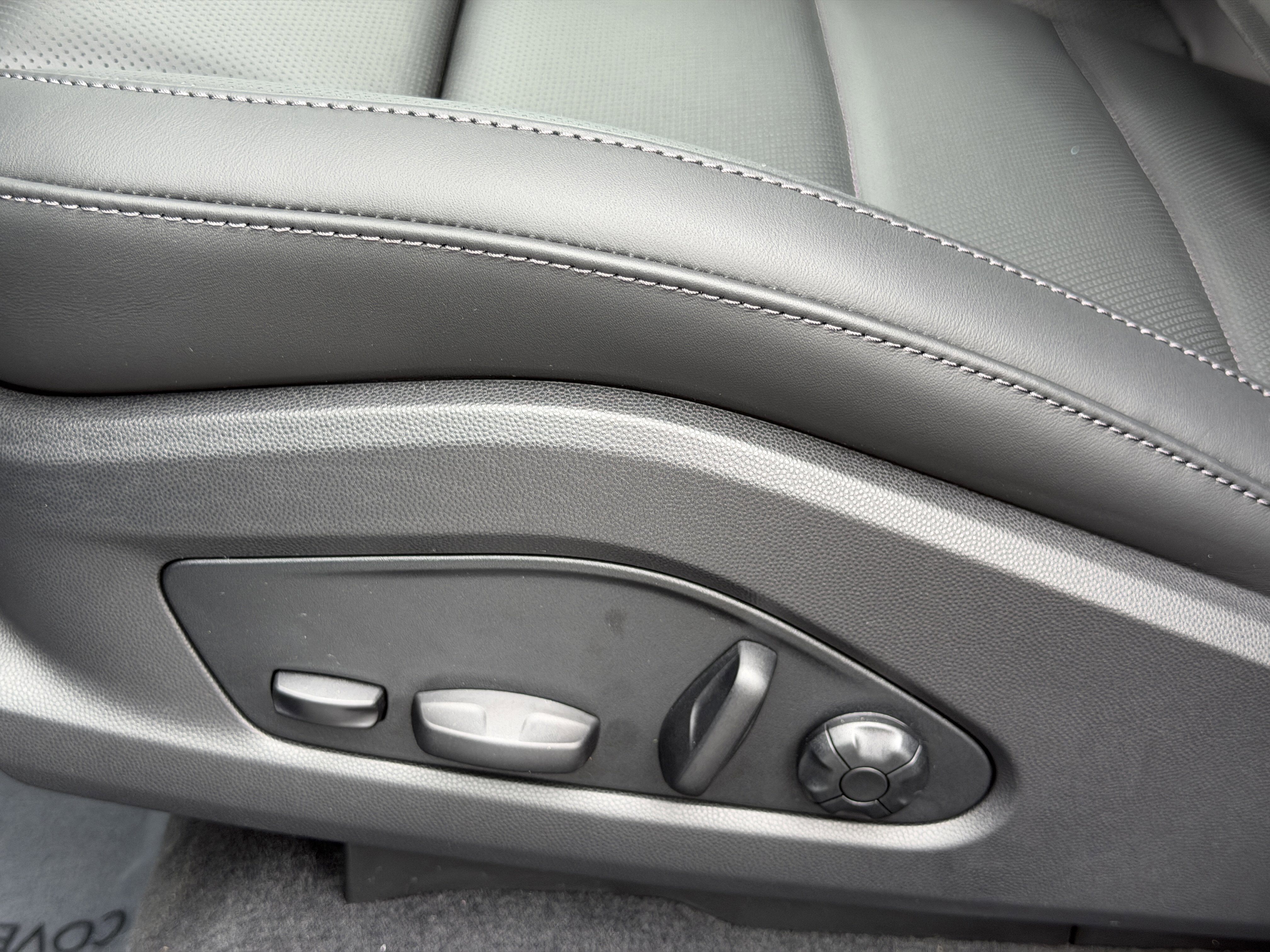 New 2026 Porsche Macan Electric image 26