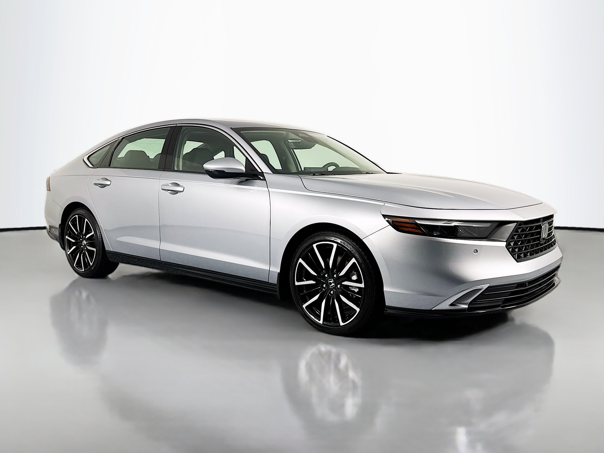 Used 2023 Honda Accord Touring image 3
