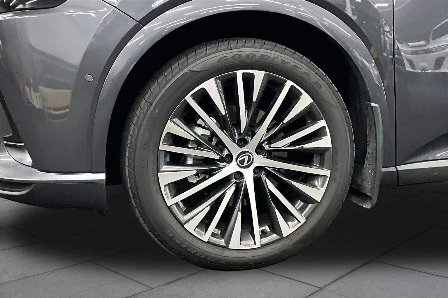 Used 2025 Lexus RX 350 w/ Convenience Package AWD/4WD image 11