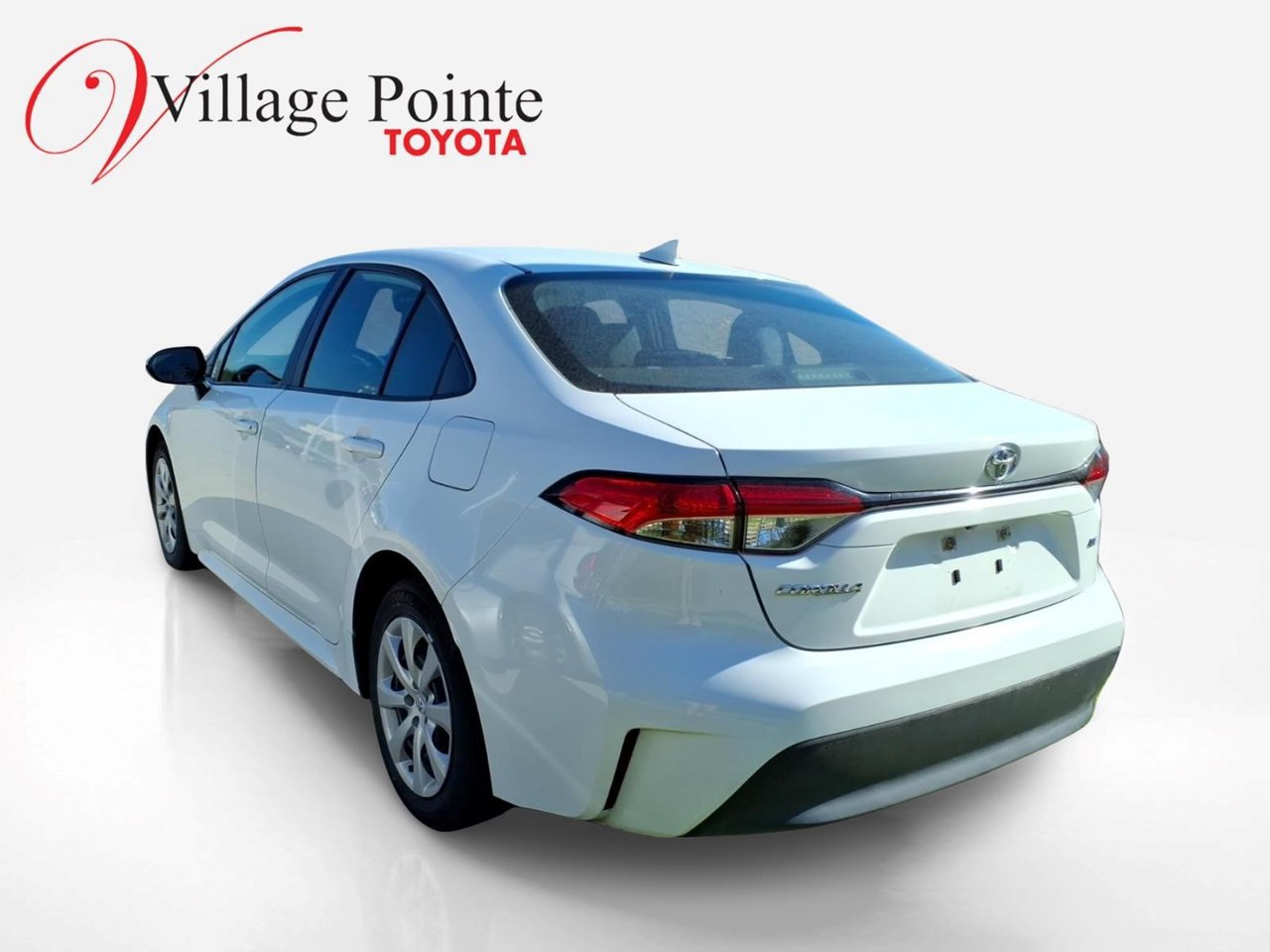 Used 2024 Toyota Corolla LE FWD image 2