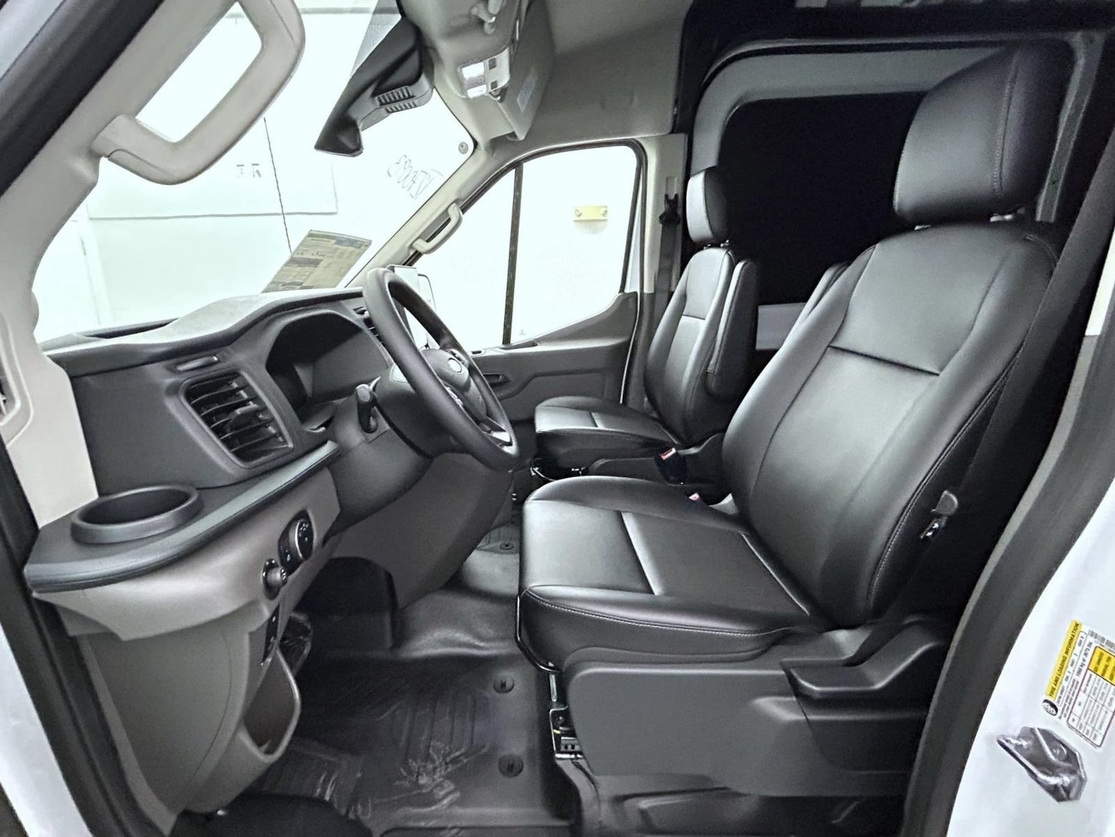 New 2027 Ford Transit 250 148 Medium Roof w/ Load Area Protection Package RWD image 10
