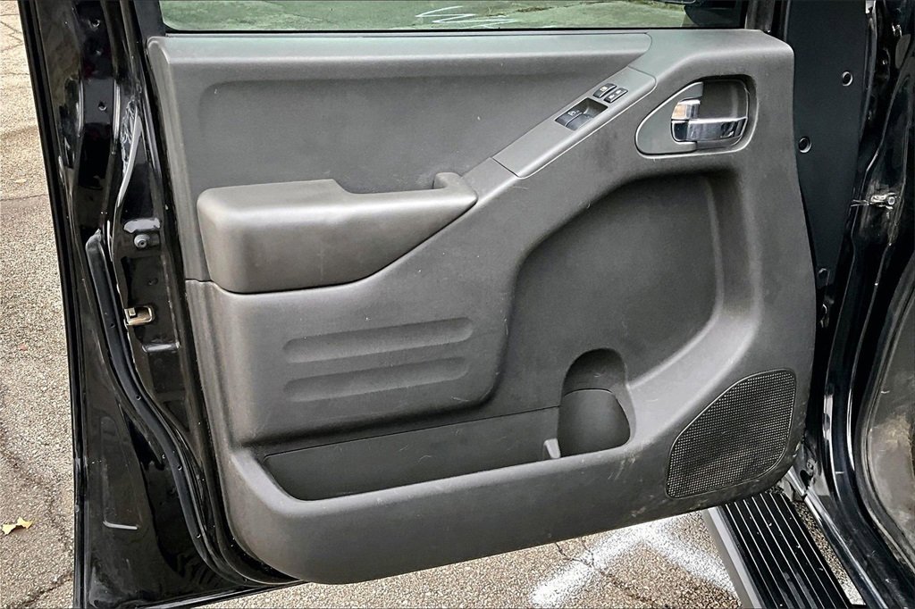 Used 2015 Nissan Frontier SV image 21