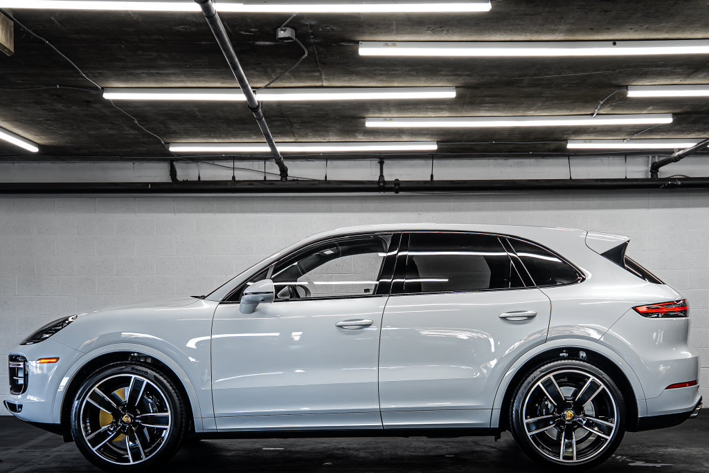 Used 2022 Porsche Cayenne Turbo AWD/4WD image 2