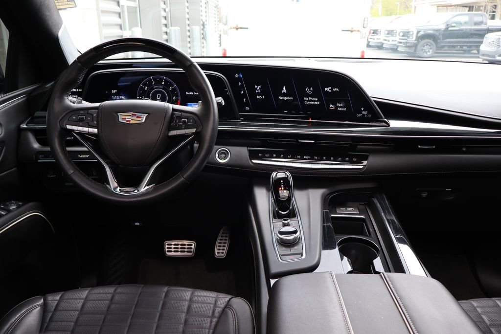 Used 2024 Cadillac Escalade ESV V w/ LPO, ONYX Package AWD/4WD image 6