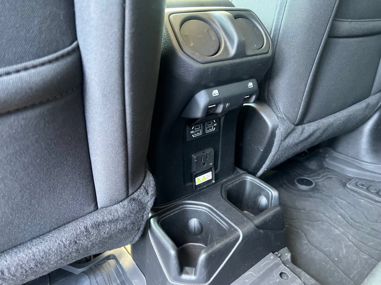 Used 2023 Jeep Gladiator Sport AWD/4WD image 10