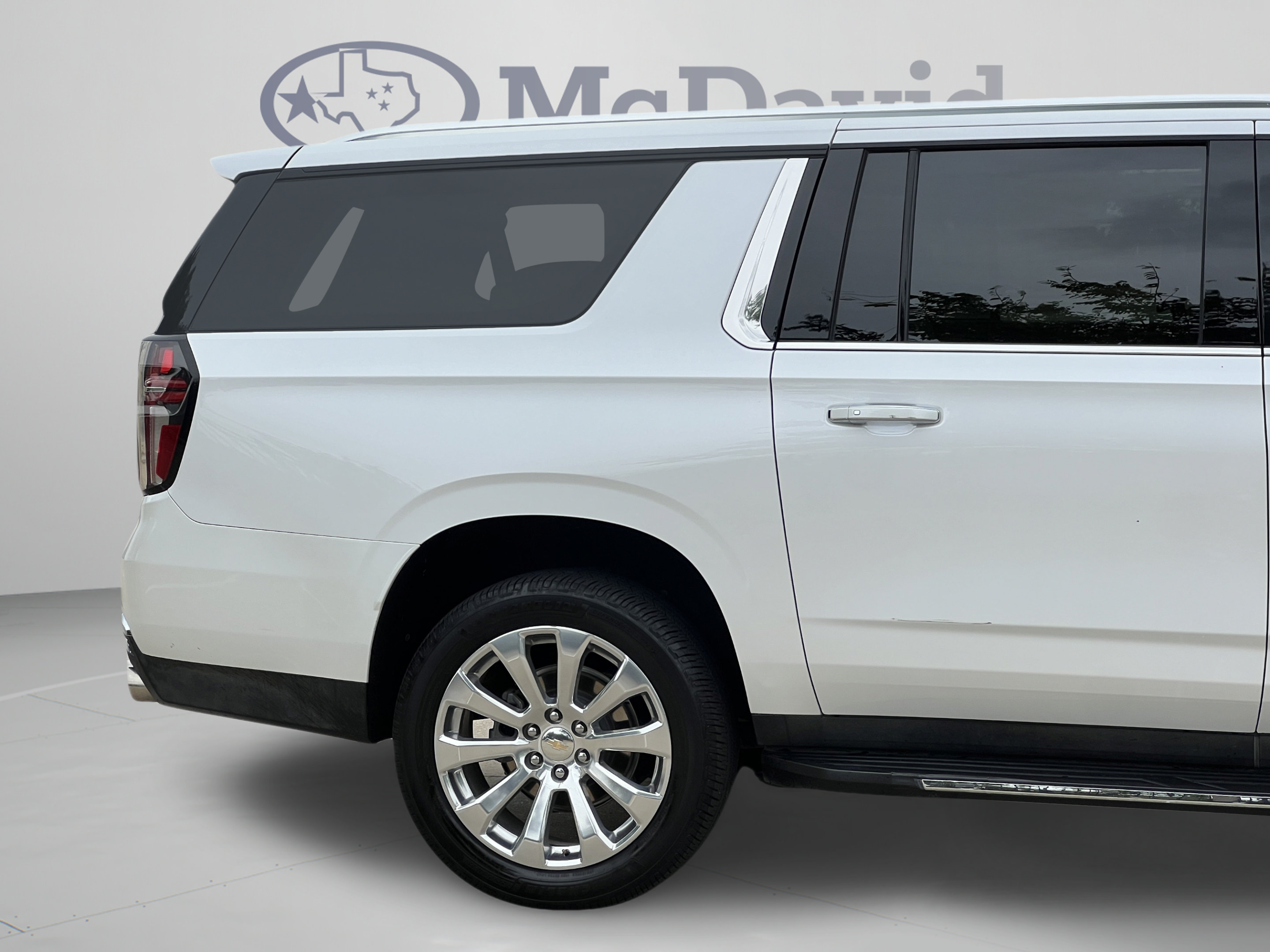 Used 2023 Chevrolet Suburban Premier w/ Premium Package RWD image 34