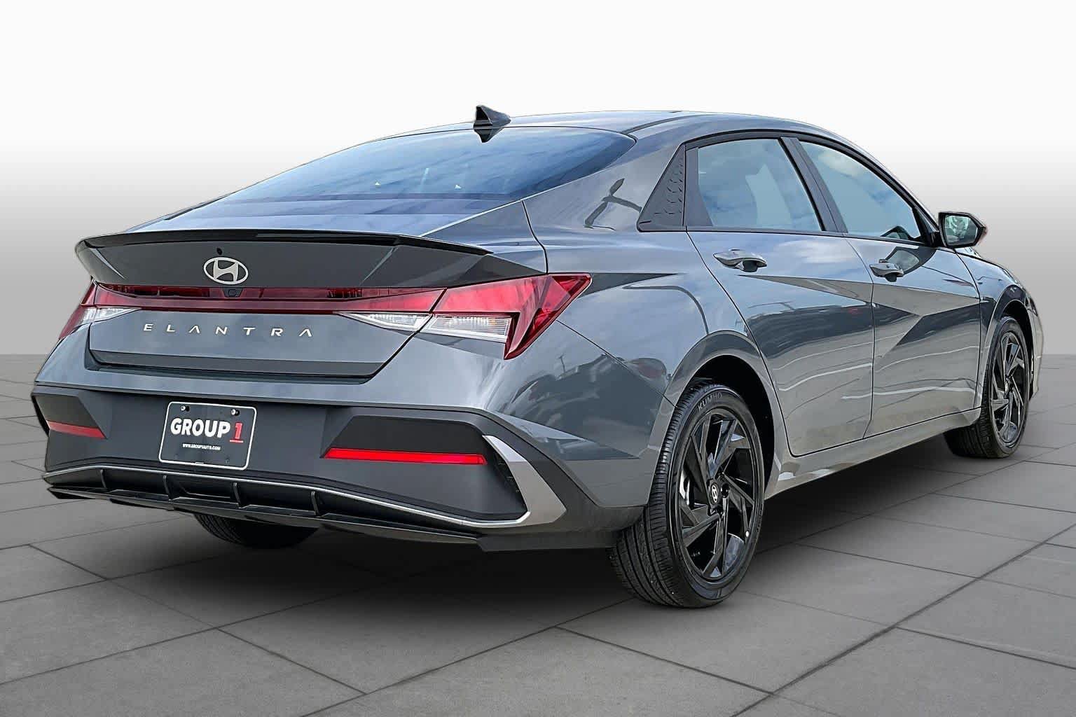 Used 2026 Hyundai Elantra Sport FWD image 13