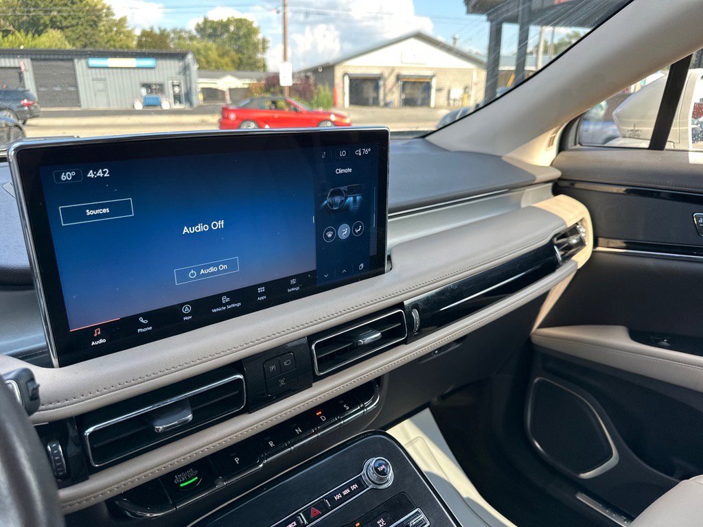 Used 2022 Lincoln Nautilus FWD w/ Premium Package image 22