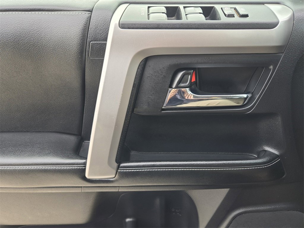 Used 2014 Toyota 4Runner SR5 Premium image 23