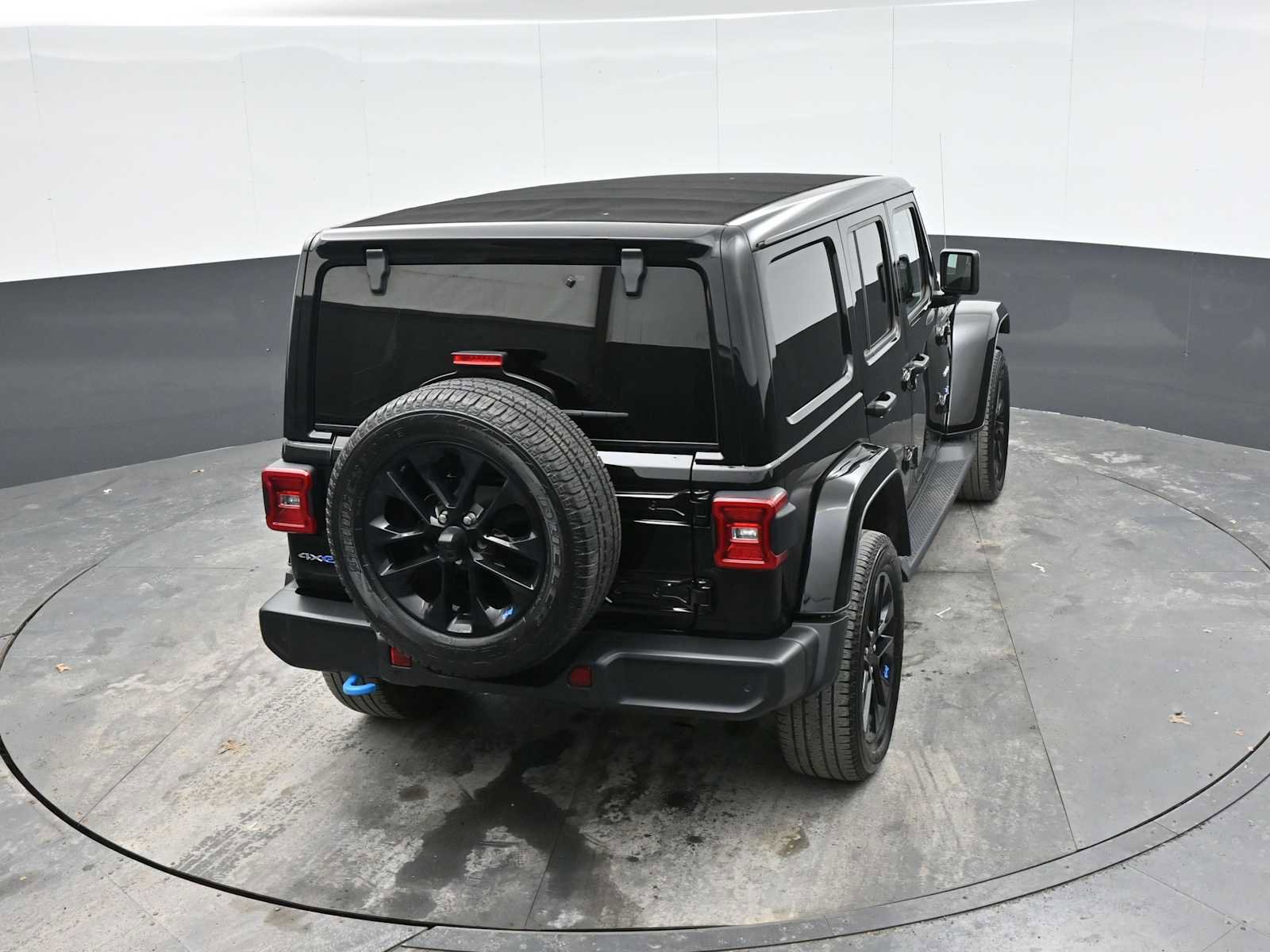 Used 2023 Jeep Wrangler Sahara w/ Cold Weather Group image 34
