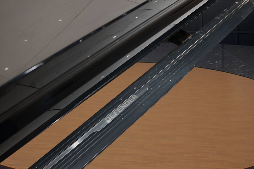 Used 2023 Land Rover Defender 110 X-Dynamic SE image 16