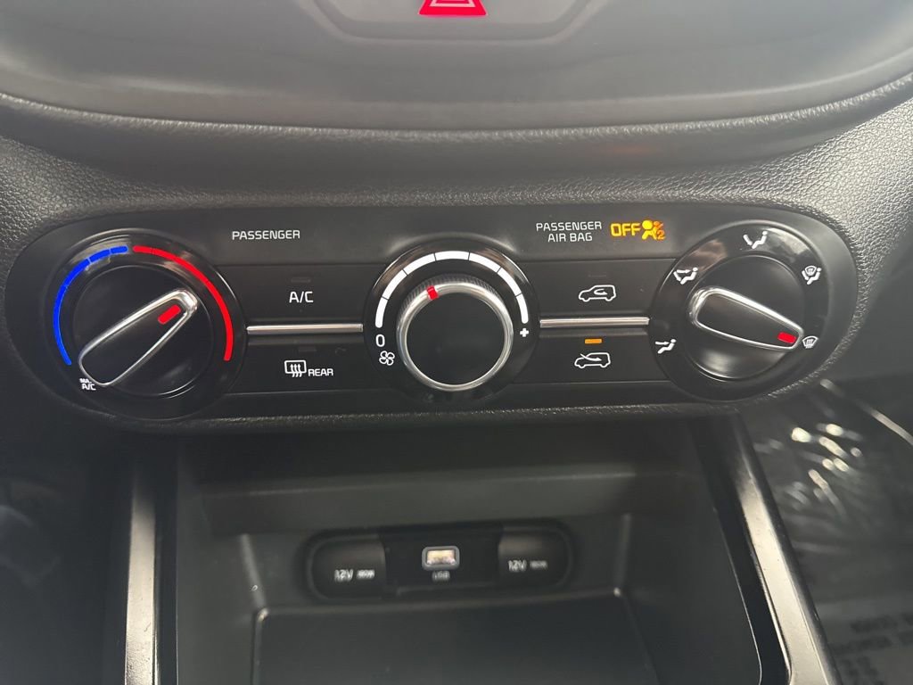 Used 2023 Kia Soul LX w/ LX Technology Package FWD image 19