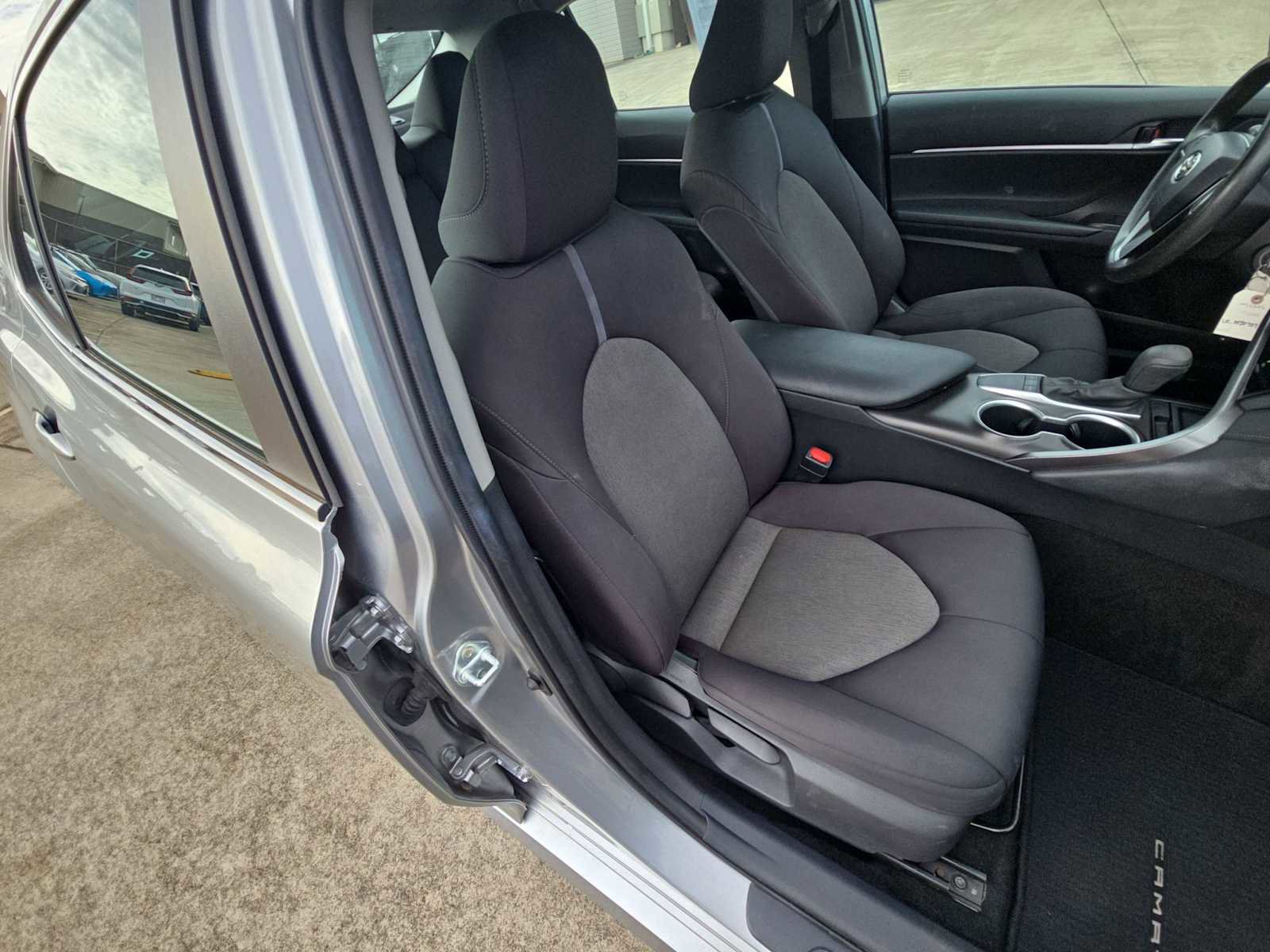 Used 2022 Toyota Camry LE image 25