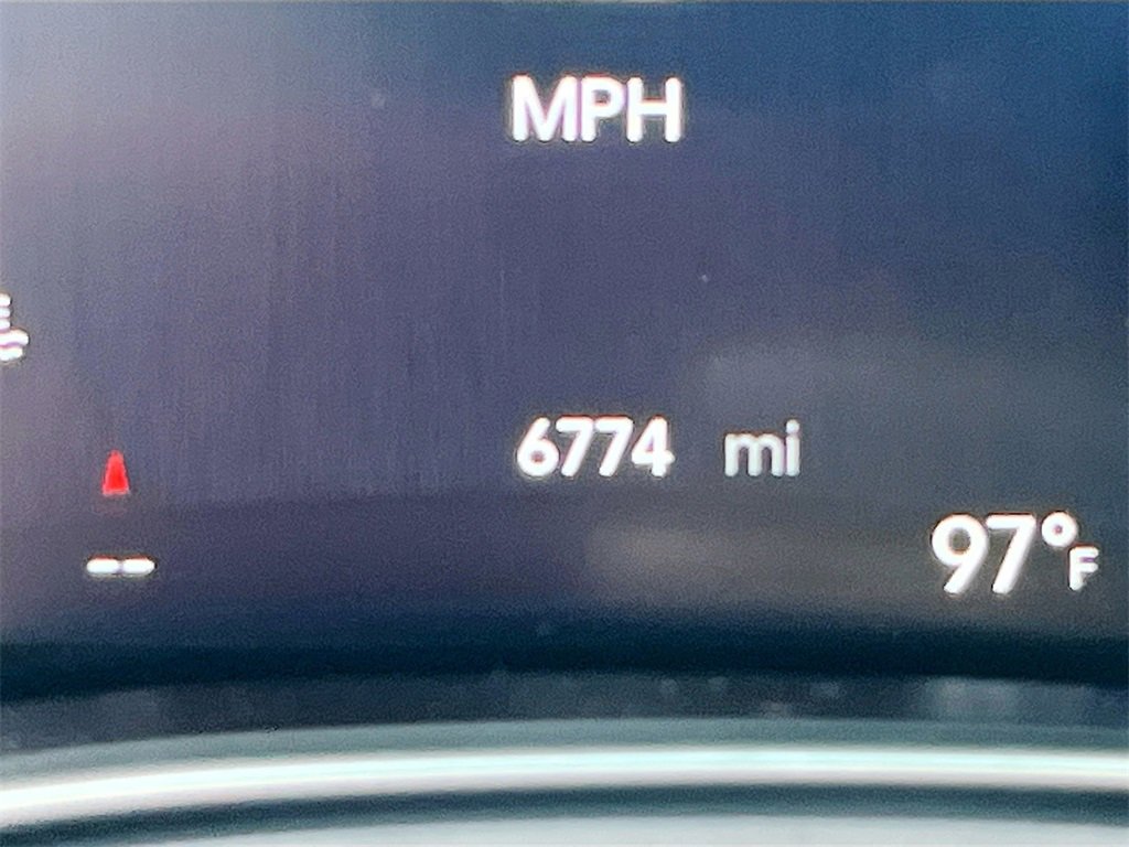 Used 2025 Chrysler Pacifica Limited image 12