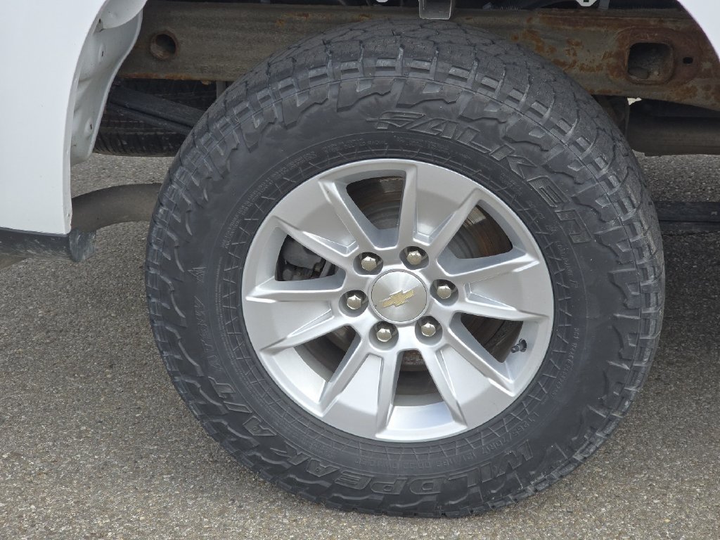 Used 2022 Chevrolet Silverado 1500 LT w/ Safety Package AWD/4WD image 11